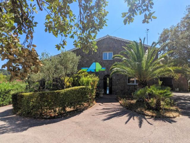 VILLA 9 PIECES PISCINE LES ISSAMBRES