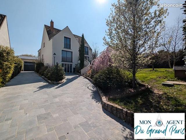Villa 13 pièces 215 m²