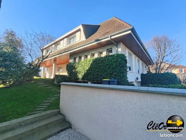 Villa 13 pièces 295 m²