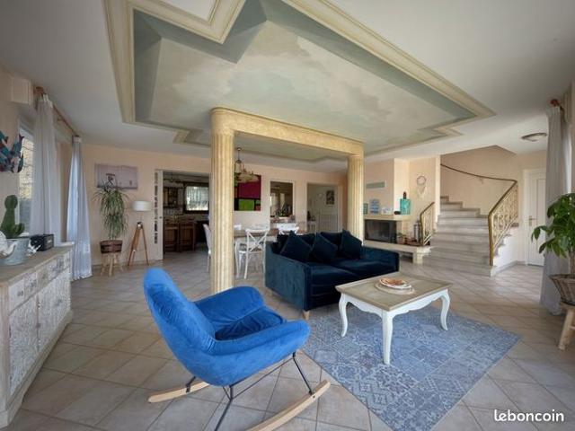 Villa 13 pièces 300 m²