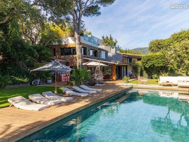Villa 13 pièces 318 m²
