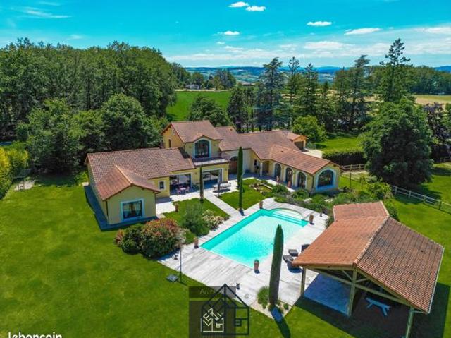 Villa 13 pièces 393 m²
