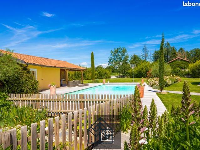Villa 13 pièces 393 m²