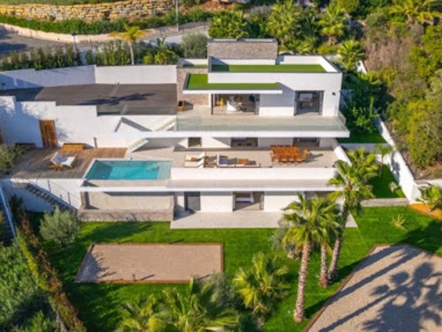 Villa avec piscine et terrasse