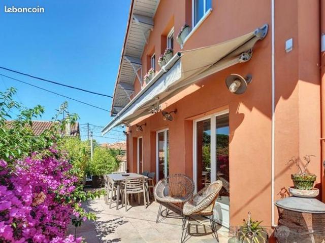 Villa 10 pièces 166 m²