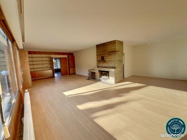 Villa 10 pièces 196 m²