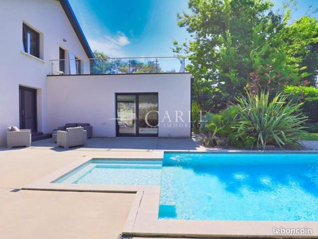 Villa 10 pièces 192 m²