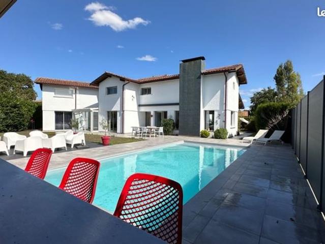 Villa 10 pièces 205 m²