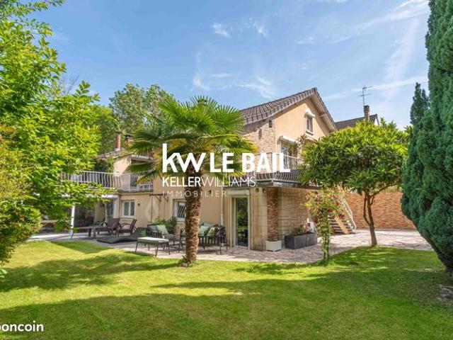 Villa 10 pièces 200 m²