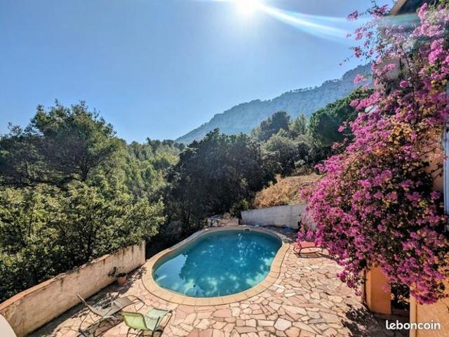 Villa 10 pièces 200 m²