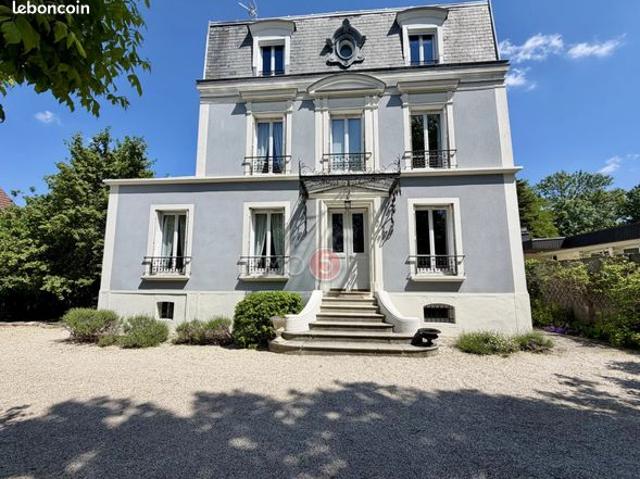 Villa 10 pièces 200 m²