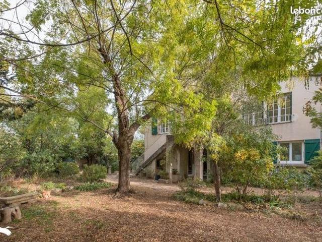 Villa 10 pièces 200 m²