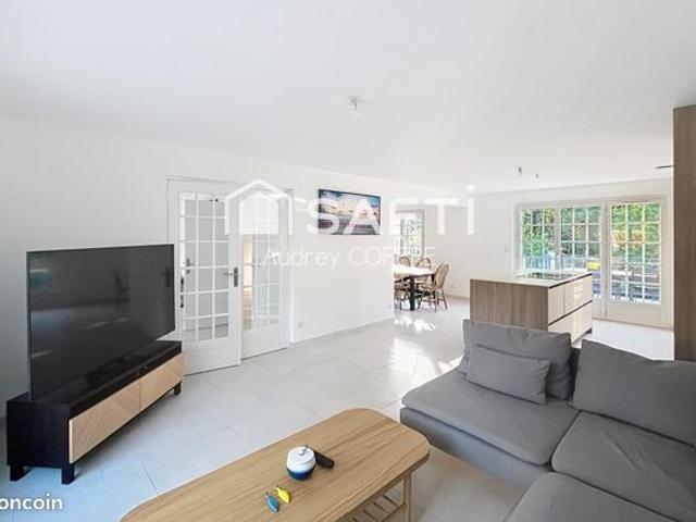 Villa 10 pièces 215 m²