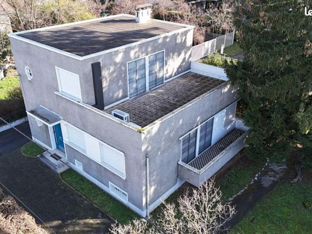 Villa 10 pièces 215 m²