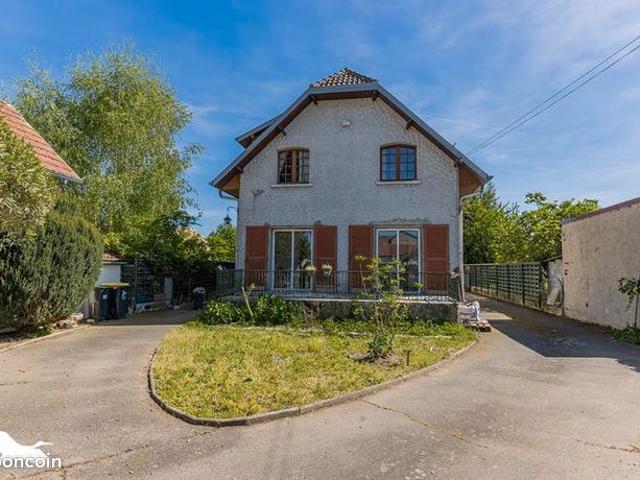 Villa 10 pièces 210 m²