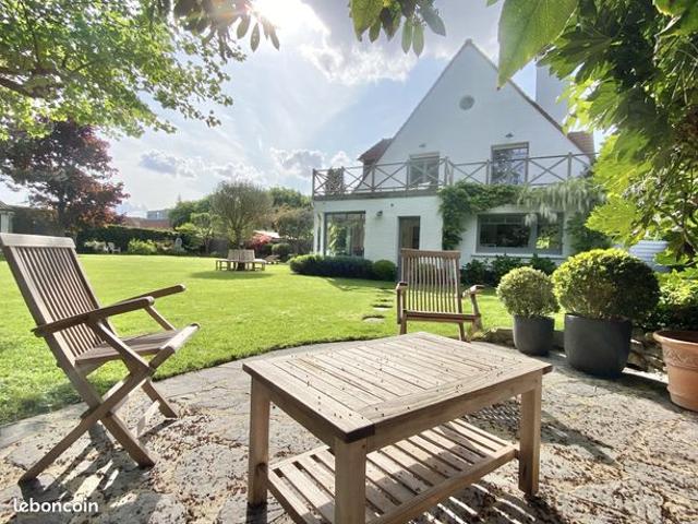 Villa 10 pièces 210 m²