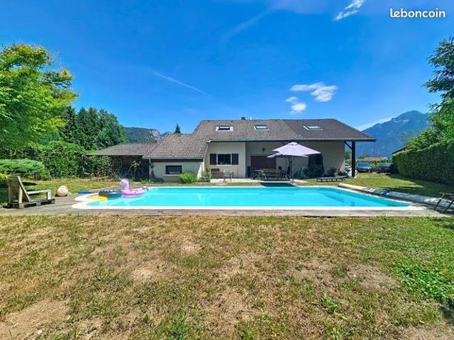Villa 10 pièces 210 m²