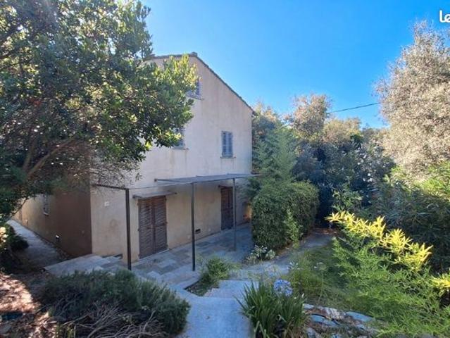 Villa 10 pièces 210 m²