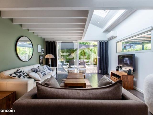 Villa 10 pièces 225 m²