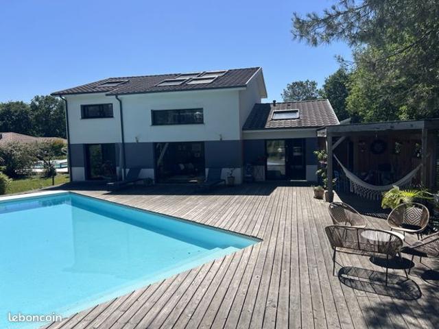 Villa 10 pièces 228 m²