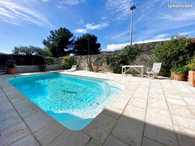 Villa 10 pièces 235 m²