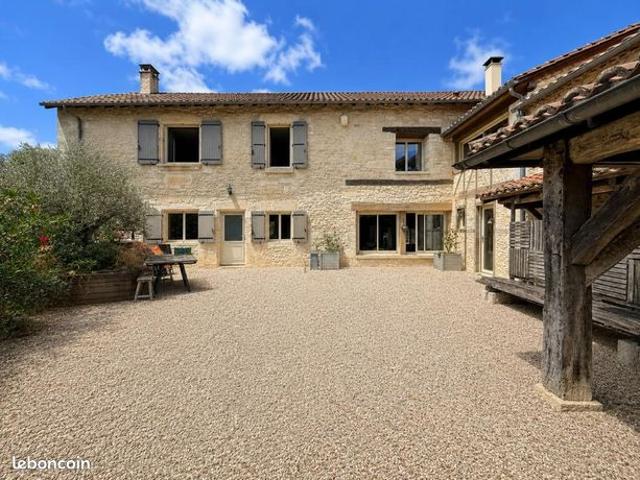 Villa 10 pièces 235 m²