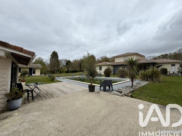 Villa 10 pièces 238 m²