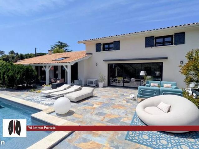 Villa 10 pièces 230 m²
