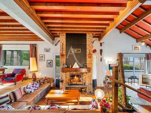 Villa 10 pièces 232 m²
