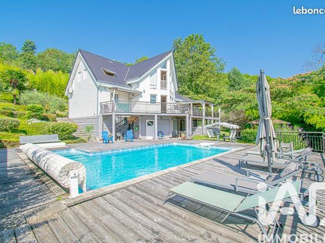 Villa 10 pièces 233 m²