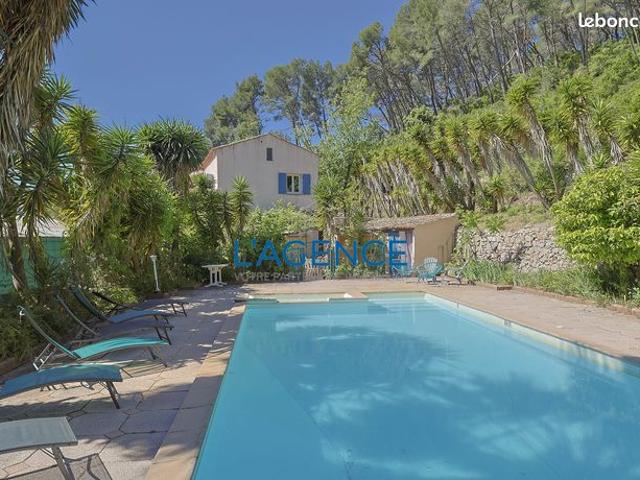 Villa 10 pièces 233 m²