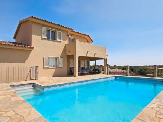 Villa 10 pièces 246 m²