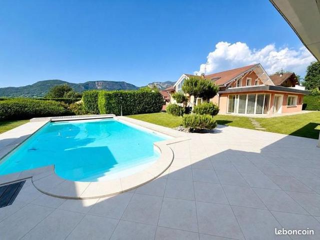 Villa 10 pièces 249 m²