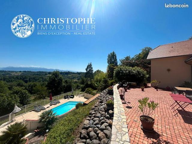 Villa 10 pièces 240 m²