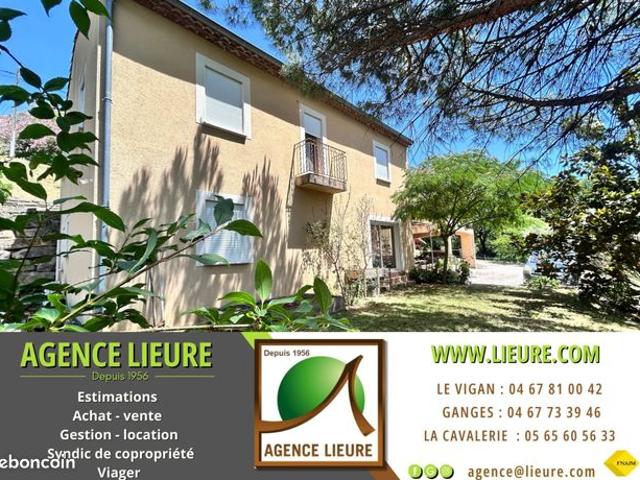 Villa 10 pièces 240 m²