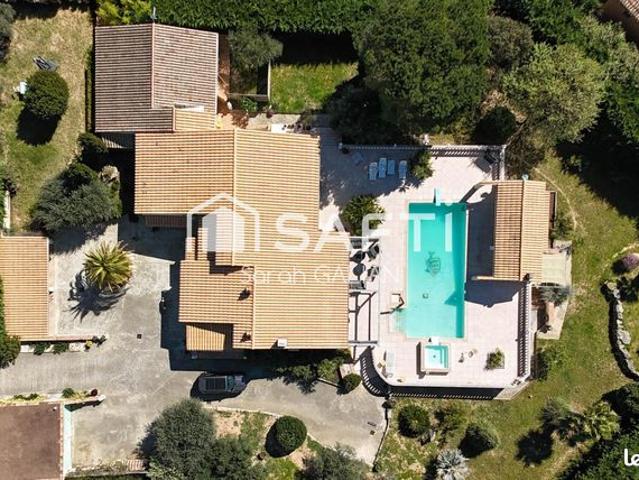 Villa 10 pièces 257 m²
