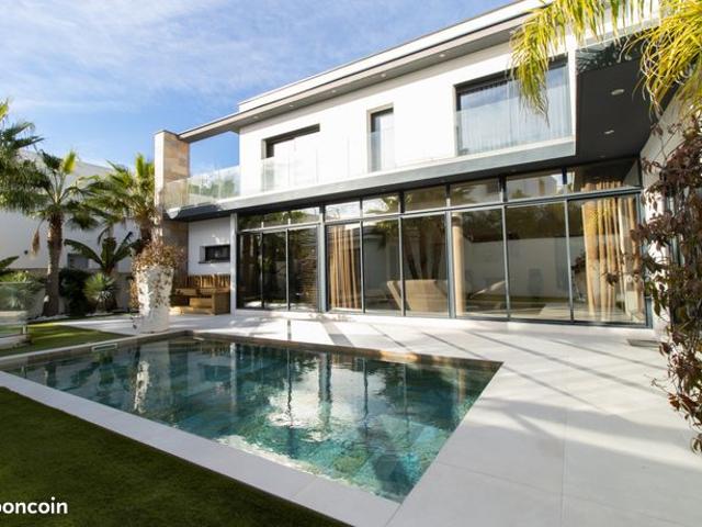 Villa 10 pièces 257 m²