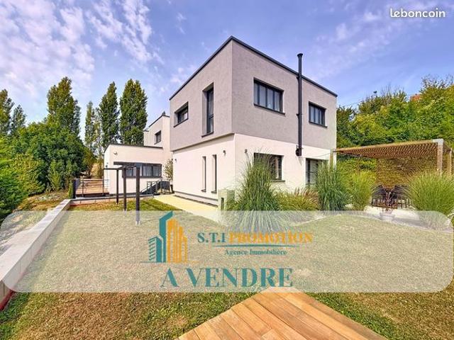 Villa 10 pièces 250 m²