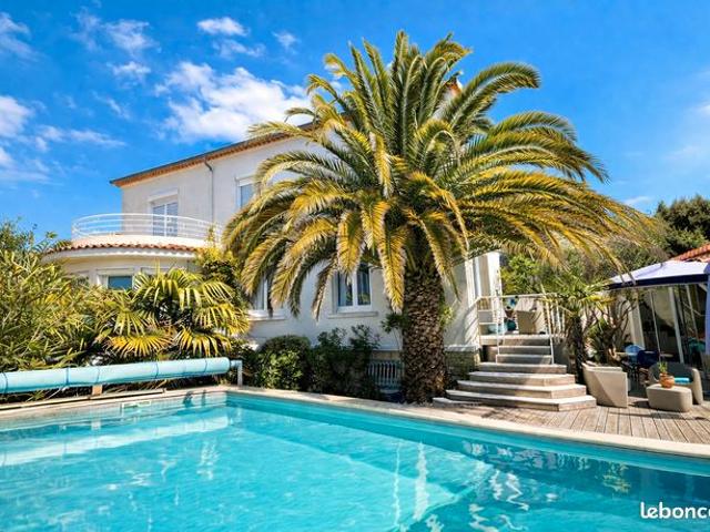 Villa 10 pièces 250 m²
