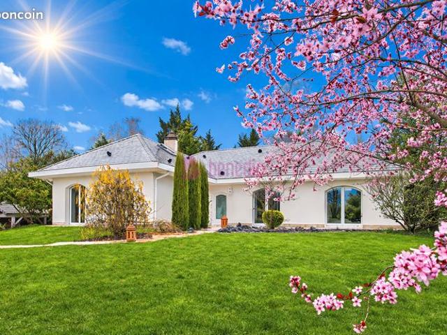 Villa 10 pièces 250 m²