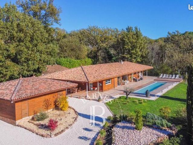 Propriété 10 pièces 250 m²