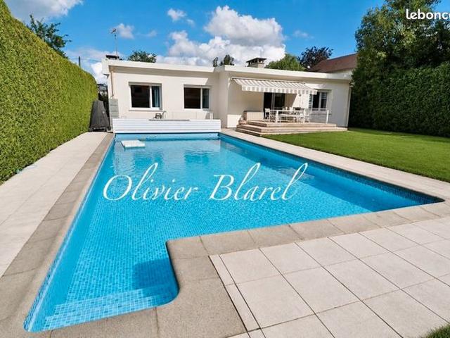 Villa 10 pièces 250 m²