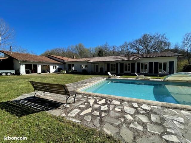 Villa 10 pièces 251 m²