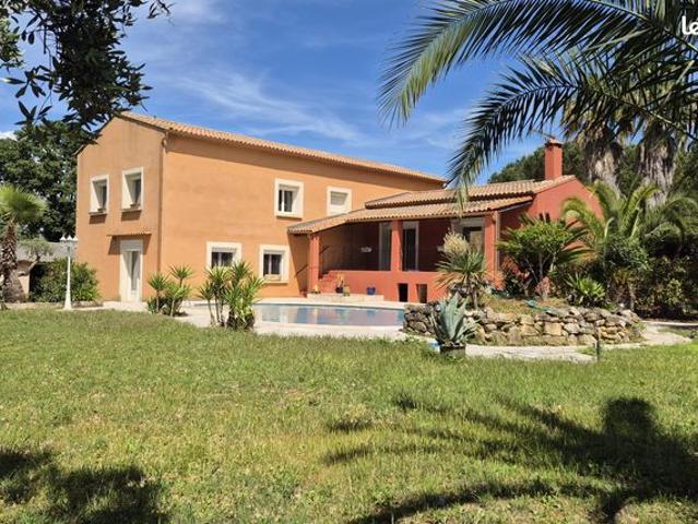 Villa 10 pièces 252 m²