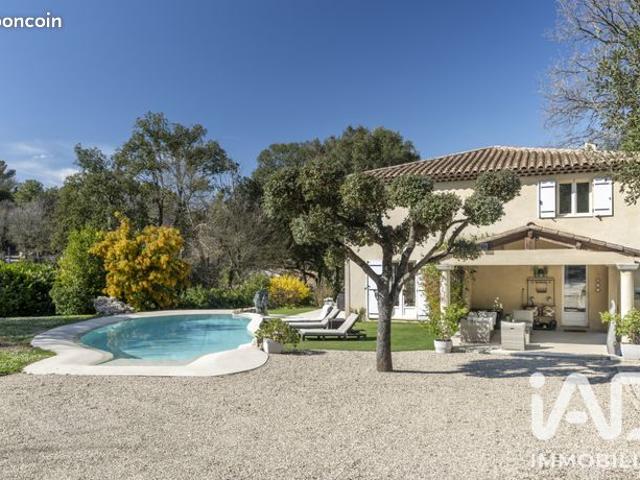 Villa 10 pièces 265 m²