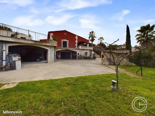 Villa 10 pièces 265 m²