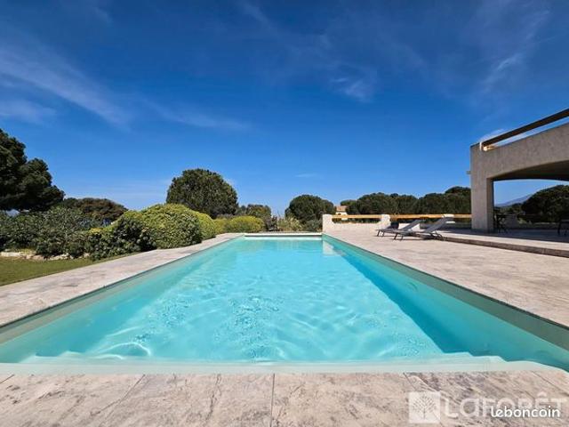 Villa 10 pièces 265 m²