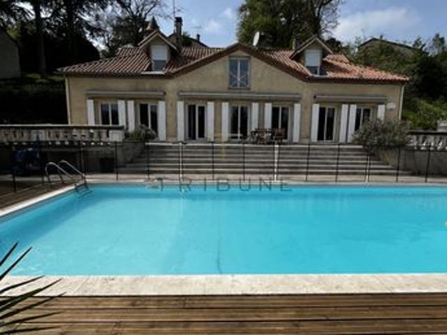 Villa 10 pièces 266 m²