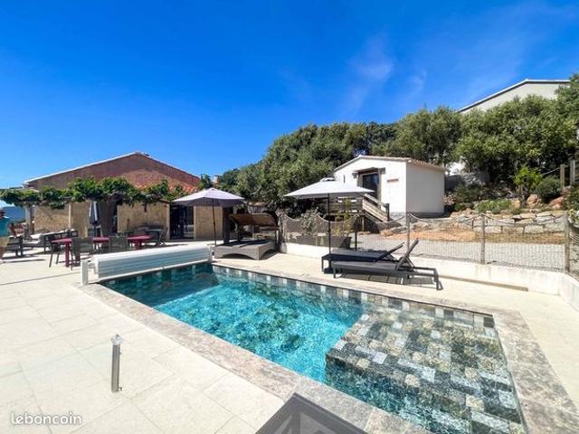 Villa 10 pièces 266 m²