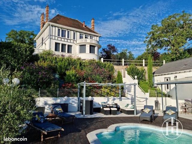 Villa 10 pièces 266 m²